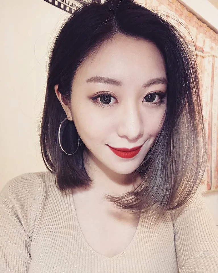正妹櫃姐謝佩佩 沙灘比基尼戲水 9