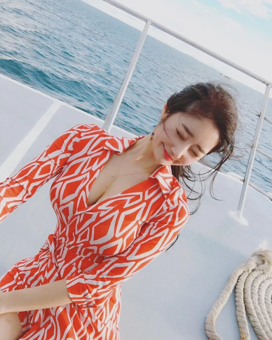 正妹空服員「超兇視角」讓人吃不消！好身材不藏私 42