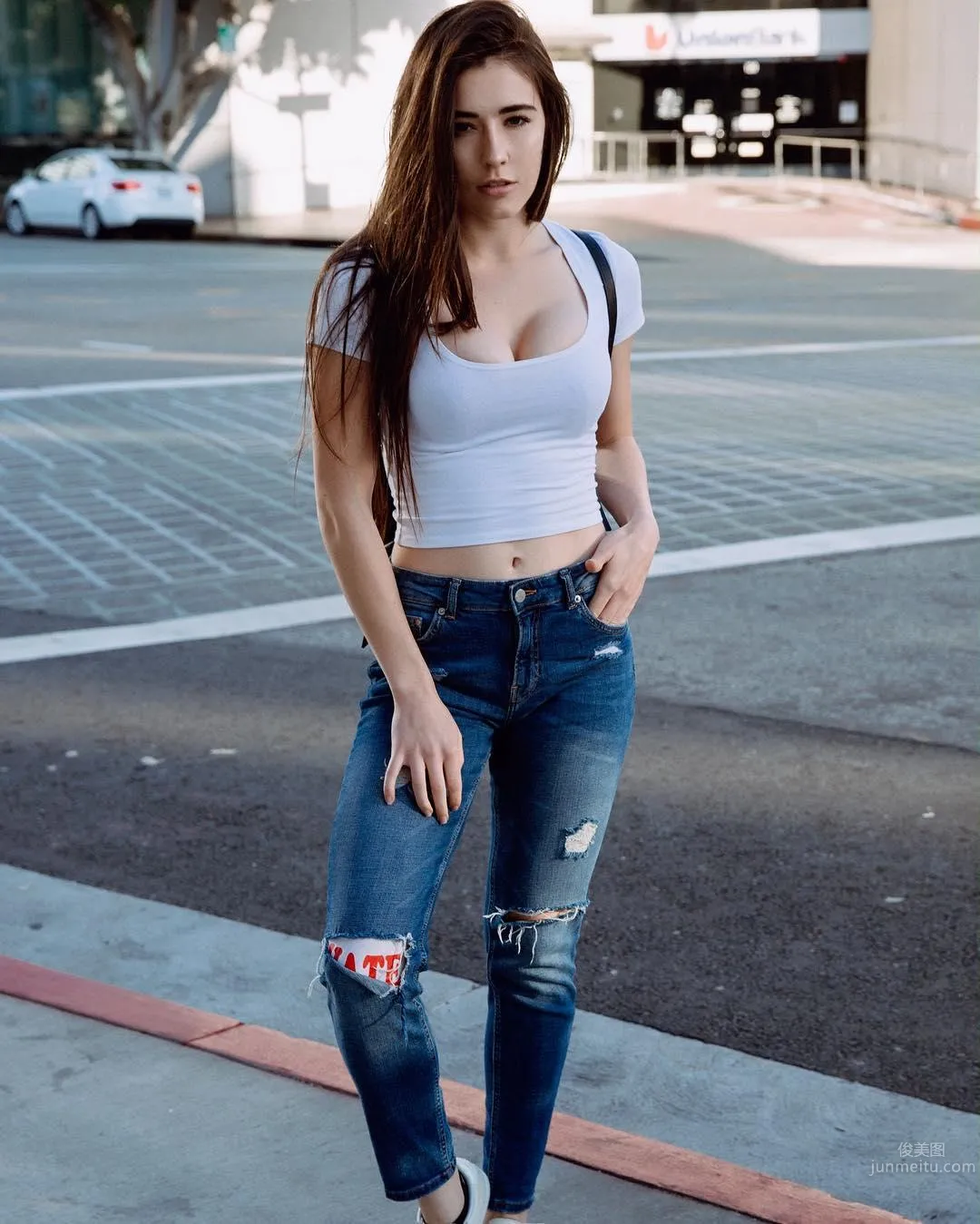 Audrey Bradford- 火速冒起的黑發美人 10