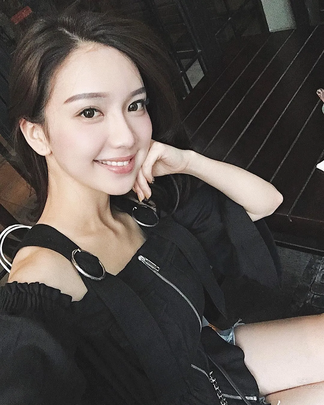 時尚氣質美女ZY大暖私房照 23