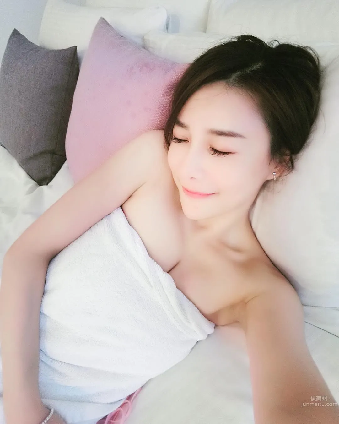 超强电音DJ李萱Verna 超火辣身材倍受瞩目_16