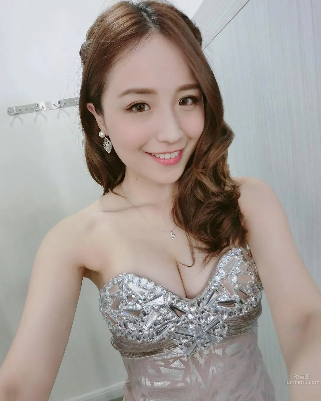 高雄正妹Hebbe Cheng 扮笑容最甜美的空姐 27