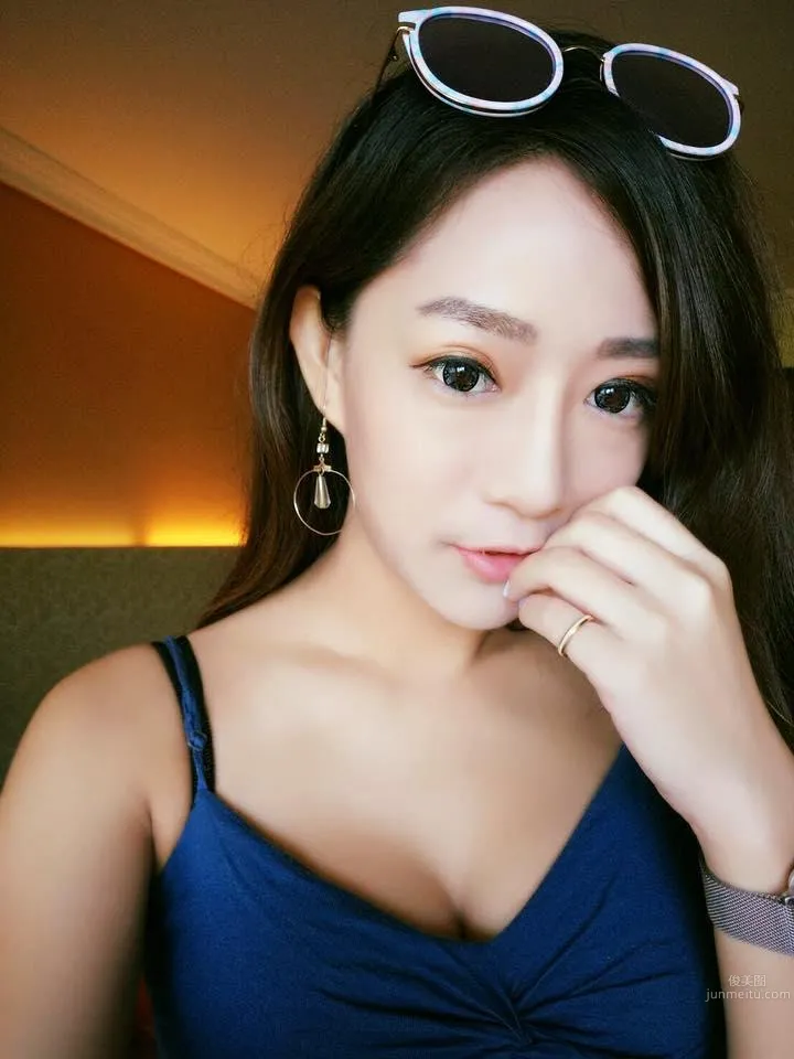 蘋果甜心APO Chou 電力十足的美腿車模 26