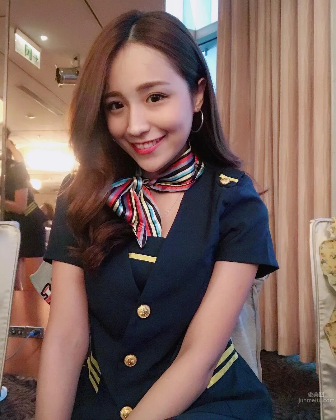 高雄正妹Hebbe Cheng 扮笑容最甜美的空姐 35