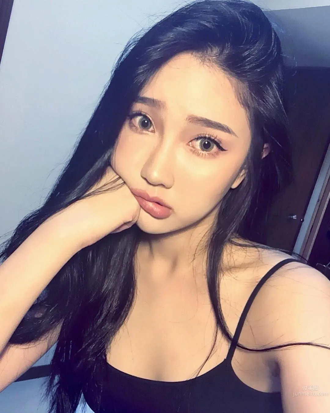 台灣正妹Karen Chao 牛仔褲背心超吸睛 12