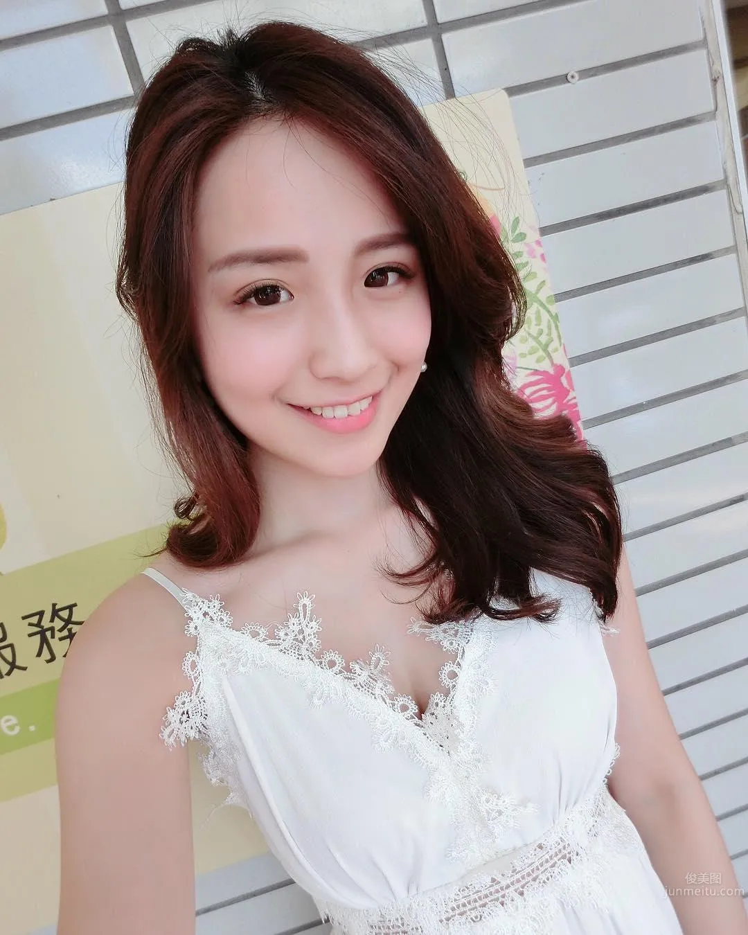 高雄正妹Hebbe Cheng 扮笑容最甜美的空姐 13