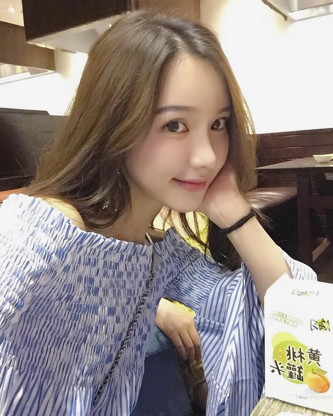 時尚氣質美女ZY大暖私房照 27