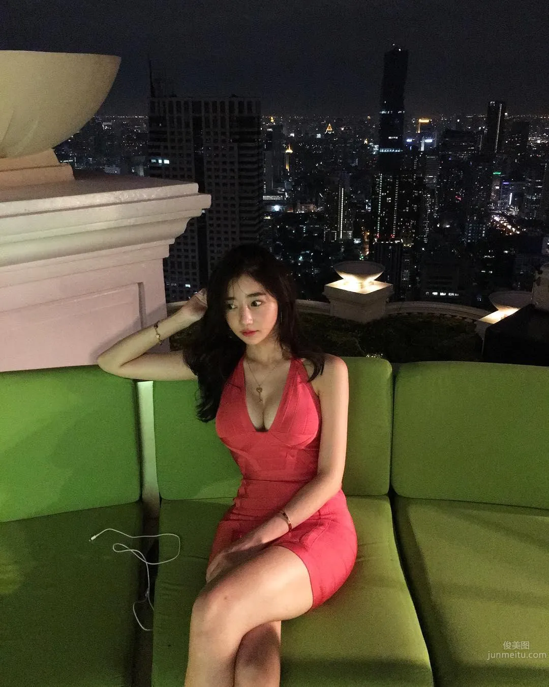 正妹空服員「超兇視角」讓人吃不消！好身材不藏私 3