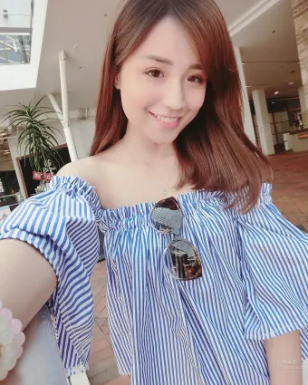 高雄正妹Hebbe Cheng 扮笑容最甜美的空姐