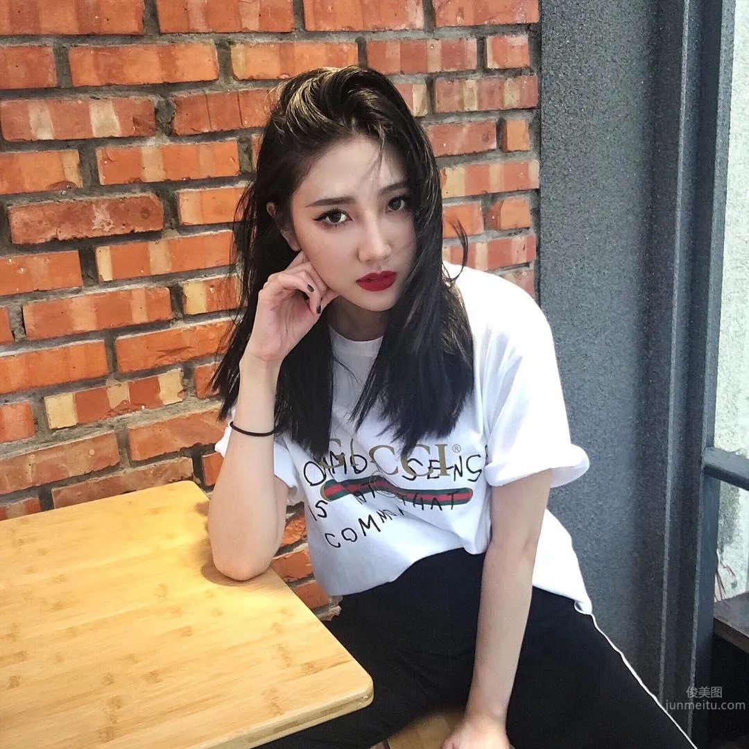 台灣正妹Karen Chao 牛仔褲背心超吸睛 18