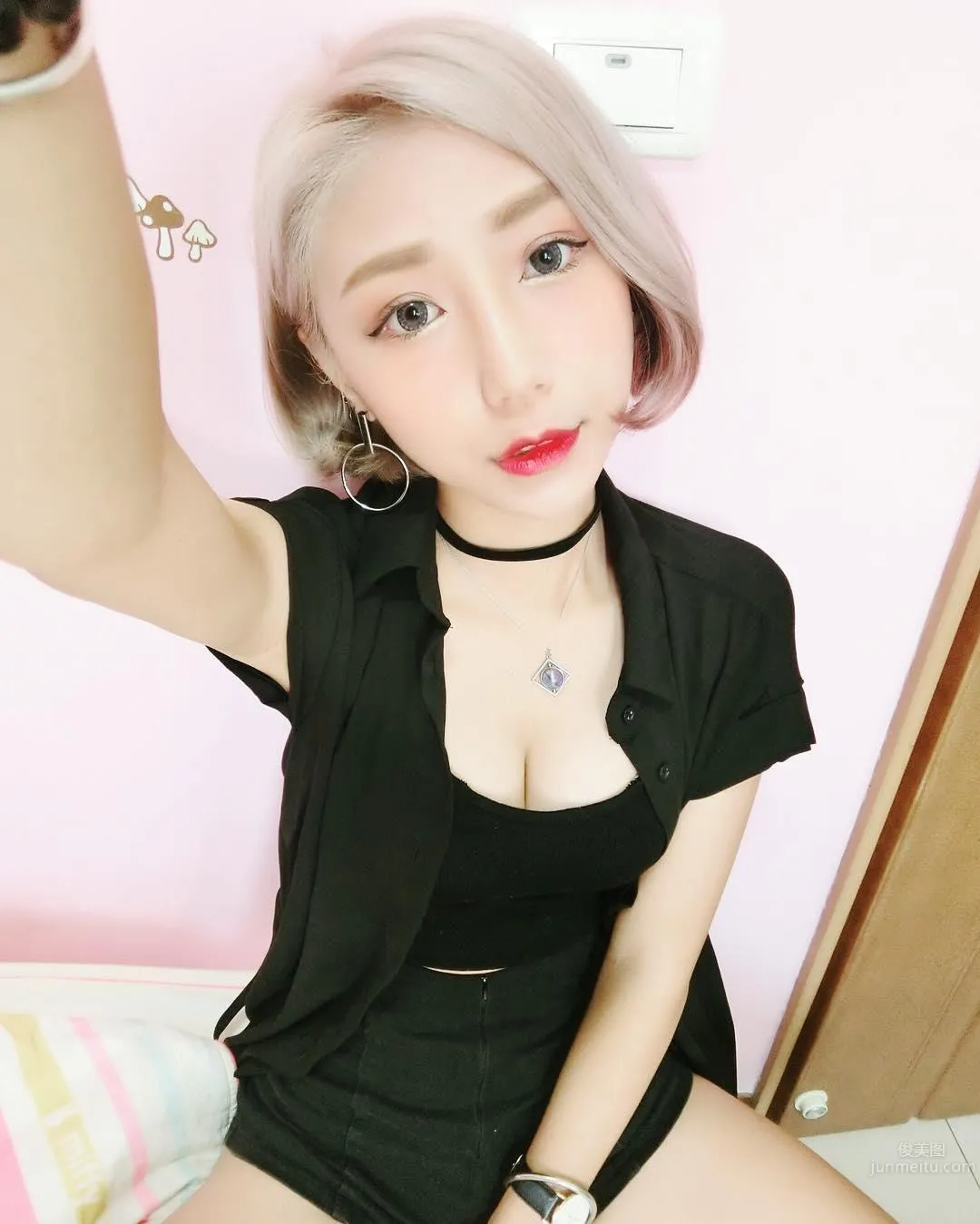 一字马女神！体操选手涂卉妮展现优雅身段_0