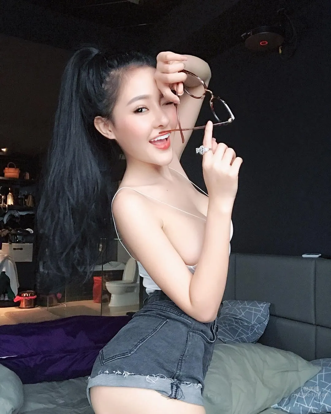 最正越南妹Ngan Pokemon 娃娃熊快掉下來了 7