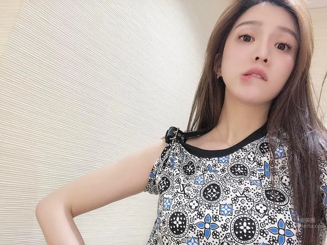 時尚氣質美女ZY大暖私房照 8