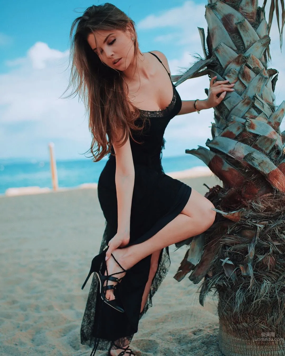Amanda Cerny- 充满喜感的性感辣模_56