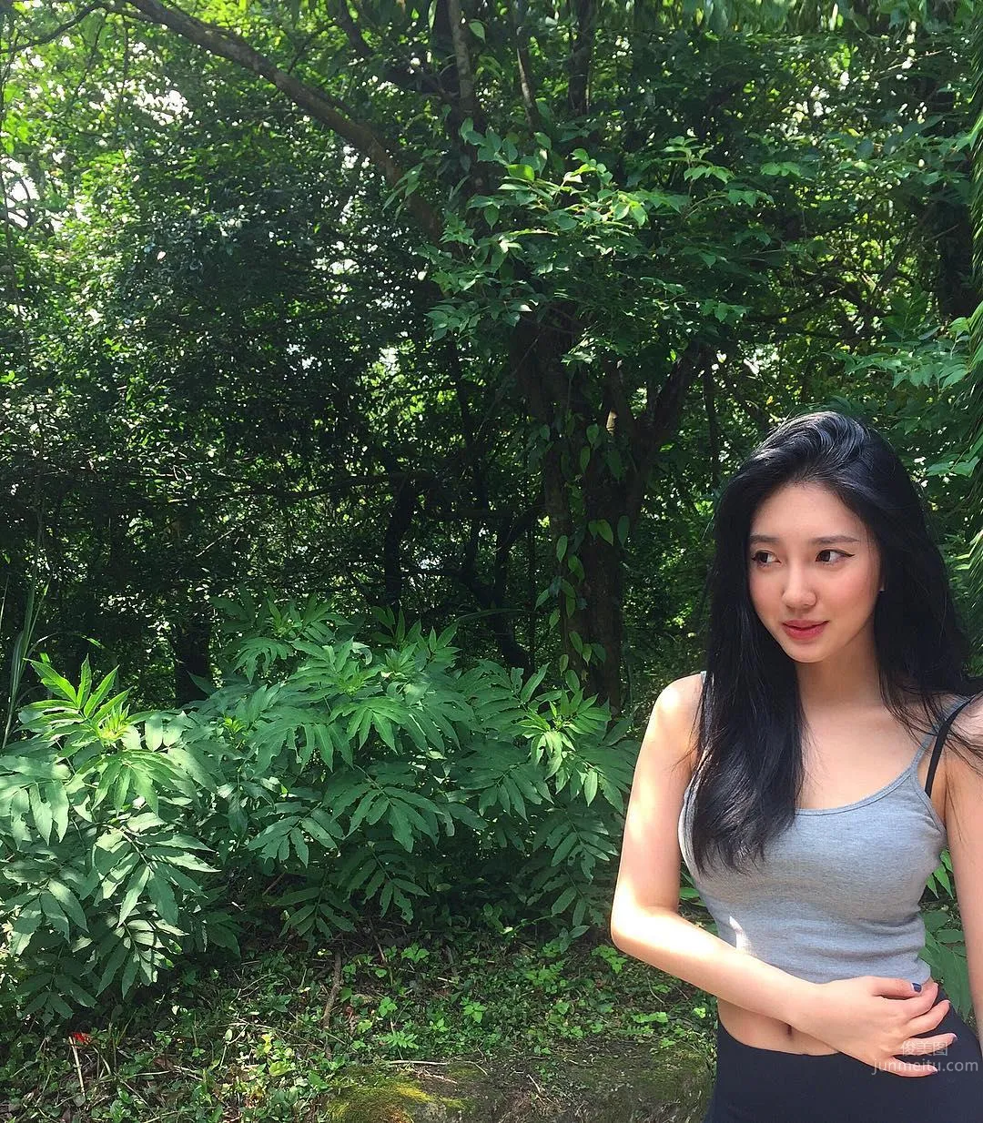 台灣正妹Karen Chao 牛仔褲背心超吸睛 3