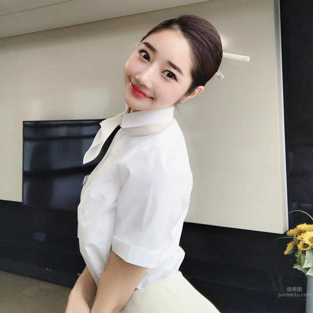 正妹空服員「超兇視角」讓人吃不消！好身材不藏私 5