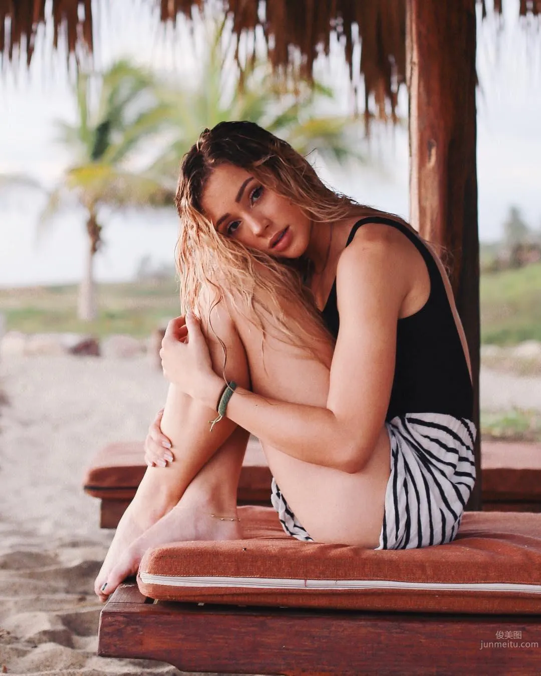 Charly Jordan前后必杀！性感正妹紧实小蛮腰_10