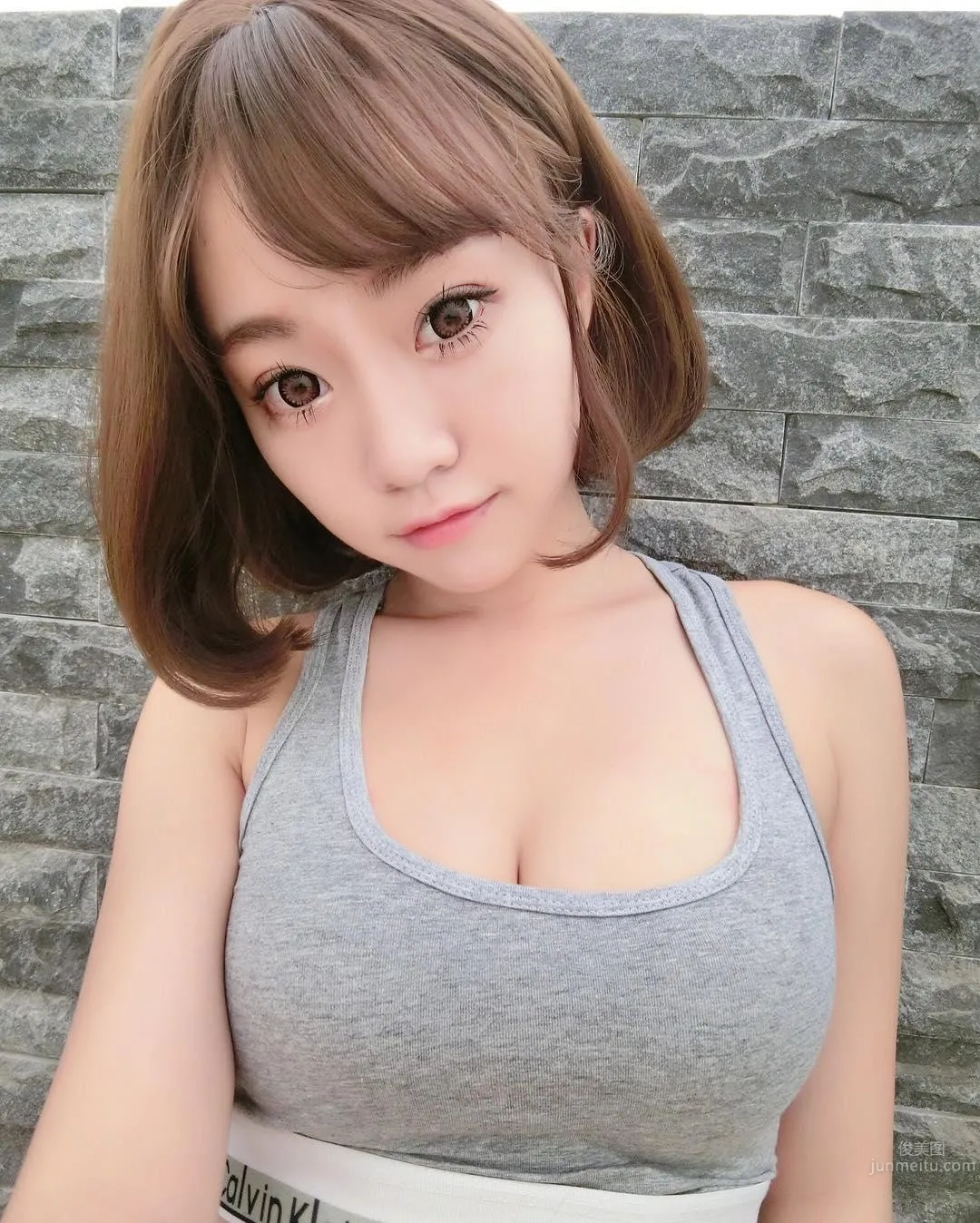 金融界小隻馬太搶眼 膚白貌美還事業心強 11