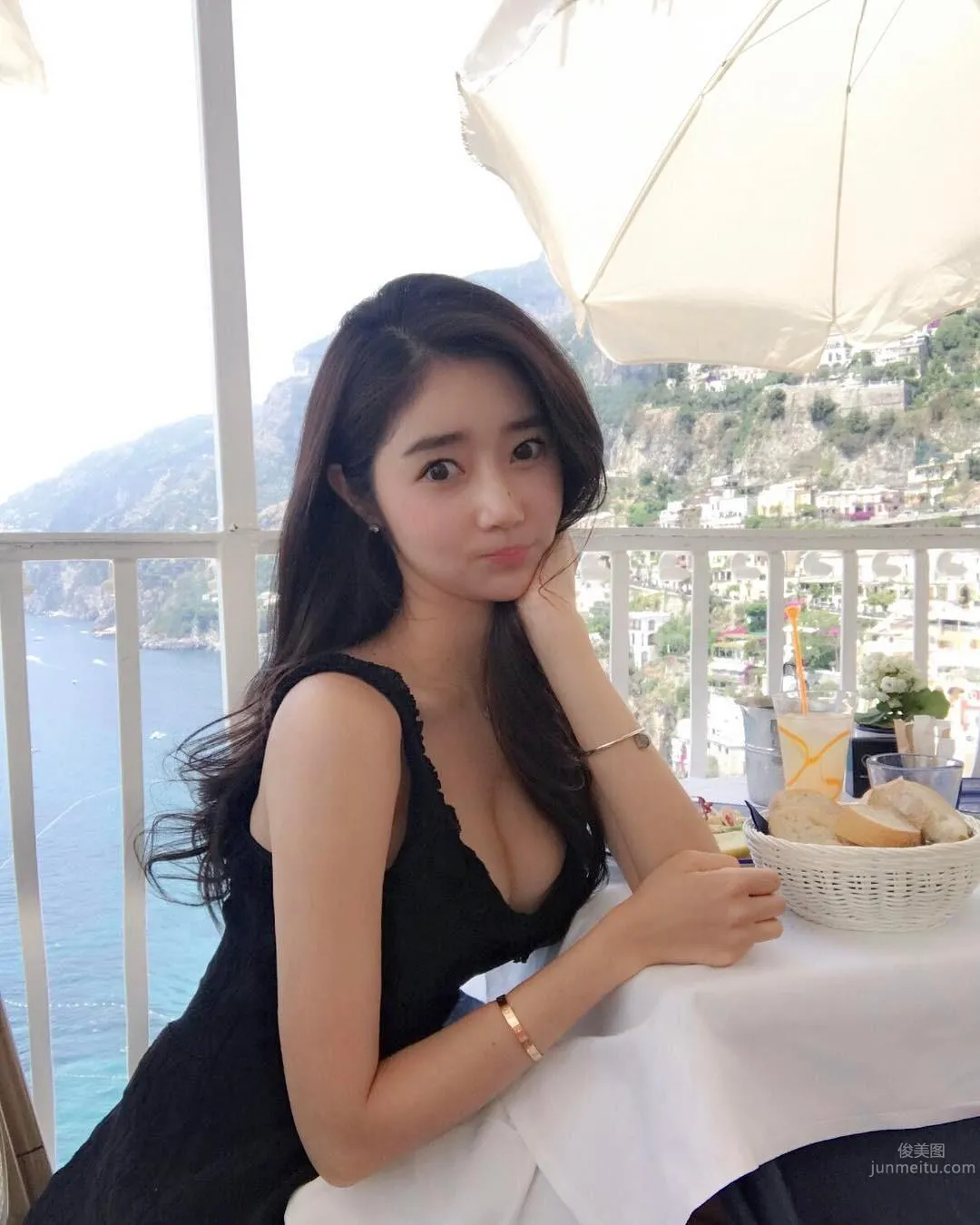 正妹空服員「超兇視角」讓人吃不消！好身材不藏私 2