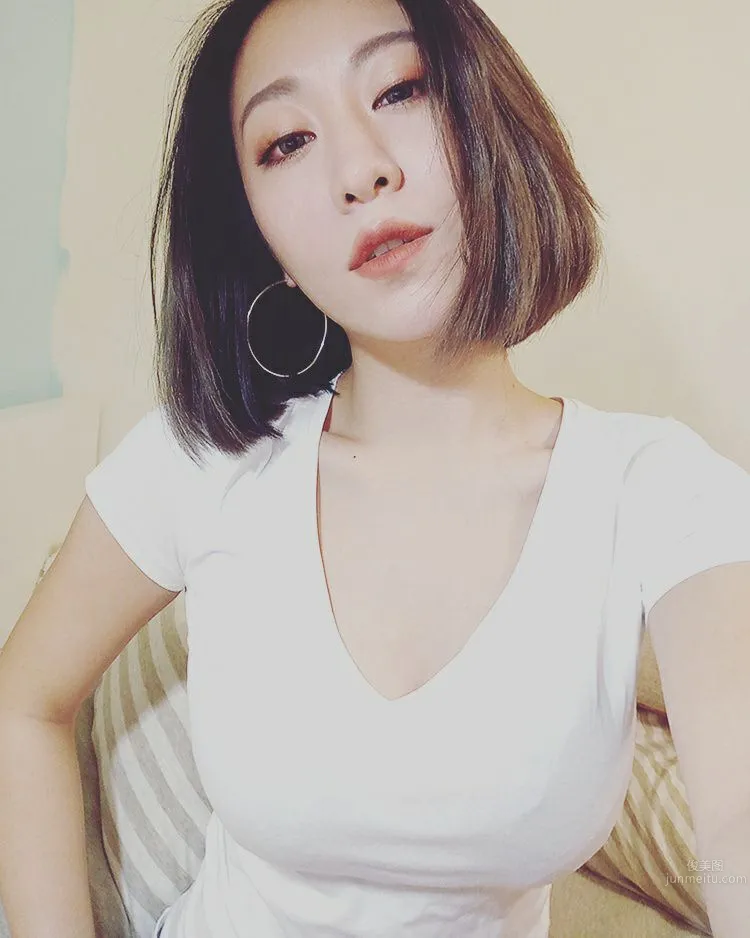 正妹櫃姐謝佩佩 沙灘比基尼戲水 10