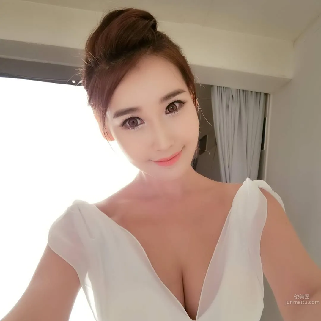 韓國車模李孝英 性感酥胸撩人出鏡 28