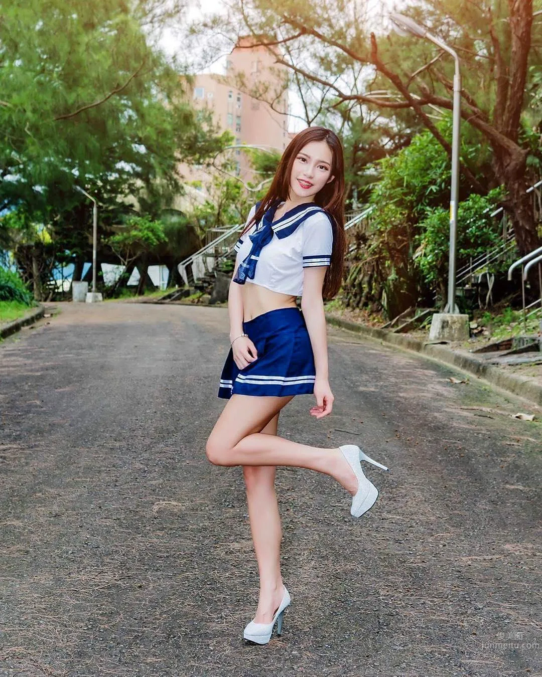 黑面美女黃書庭 白皙美腿極危險 6