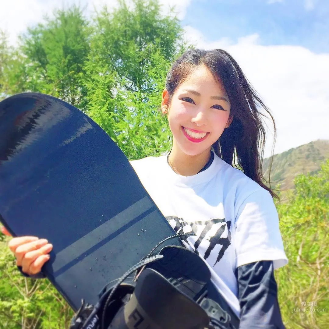 上山又下海！運動正妹りほ緊身衣好迷人 9