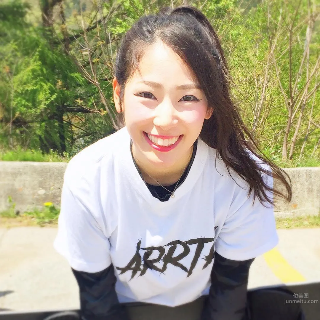 上山又下海！運動正妹りほ緊身衣好迷人 11