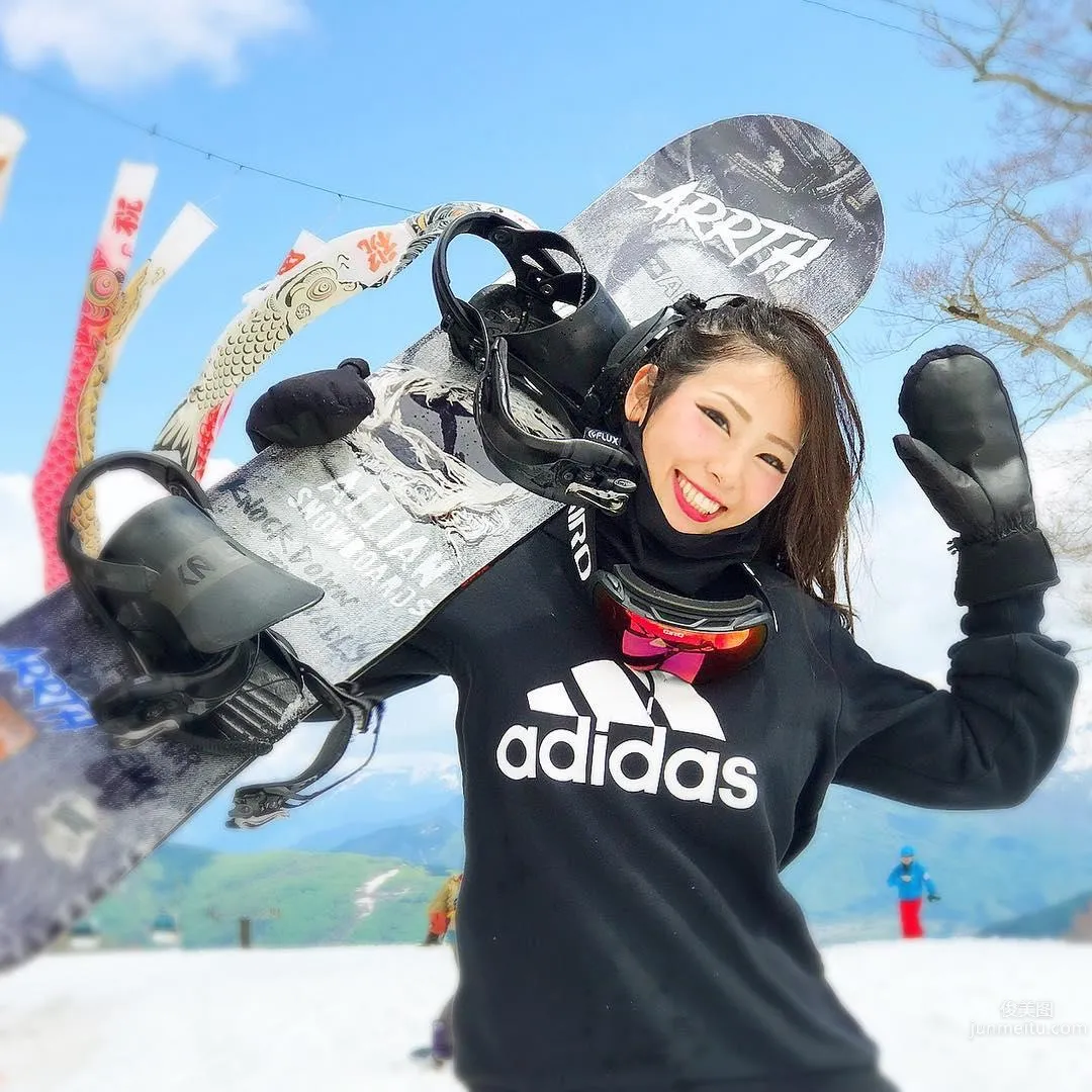 上山又下海！運動正妹りほ緊身衣好迷人 13