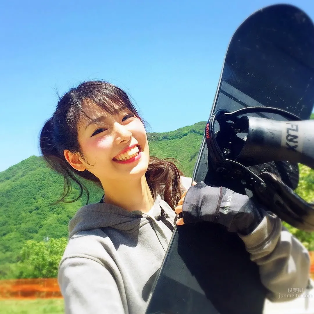 上山又下海！運動正妹りほ緊身衣好迷人 14
