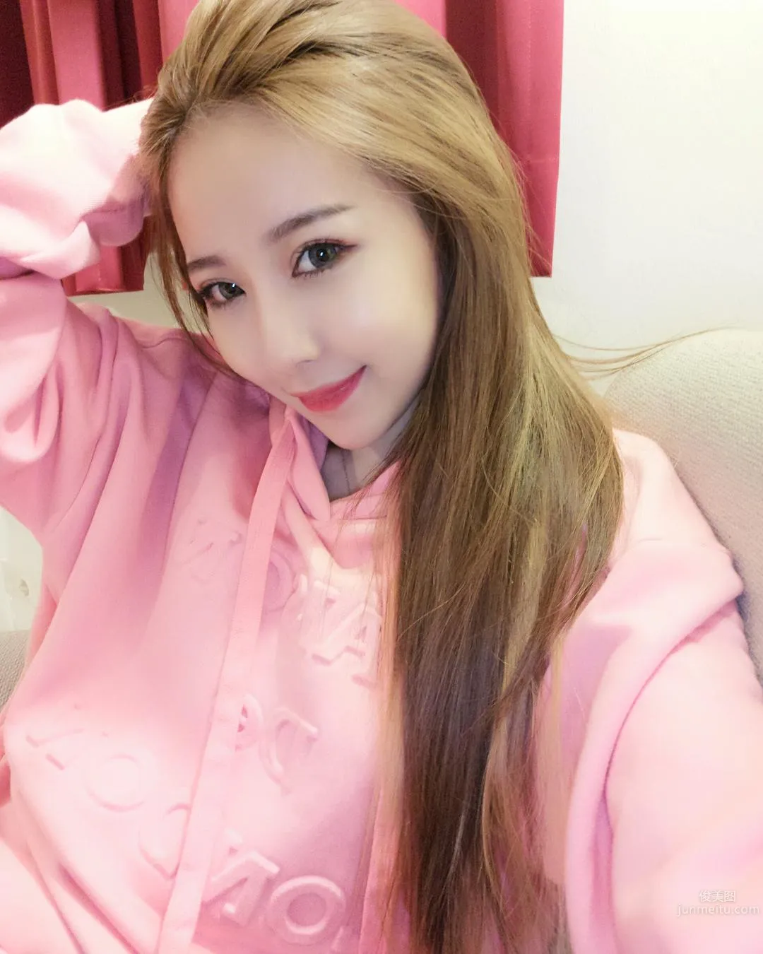 超白嫩！正妹李燕低胸上衣，完美身材自拍好養眼！ 28