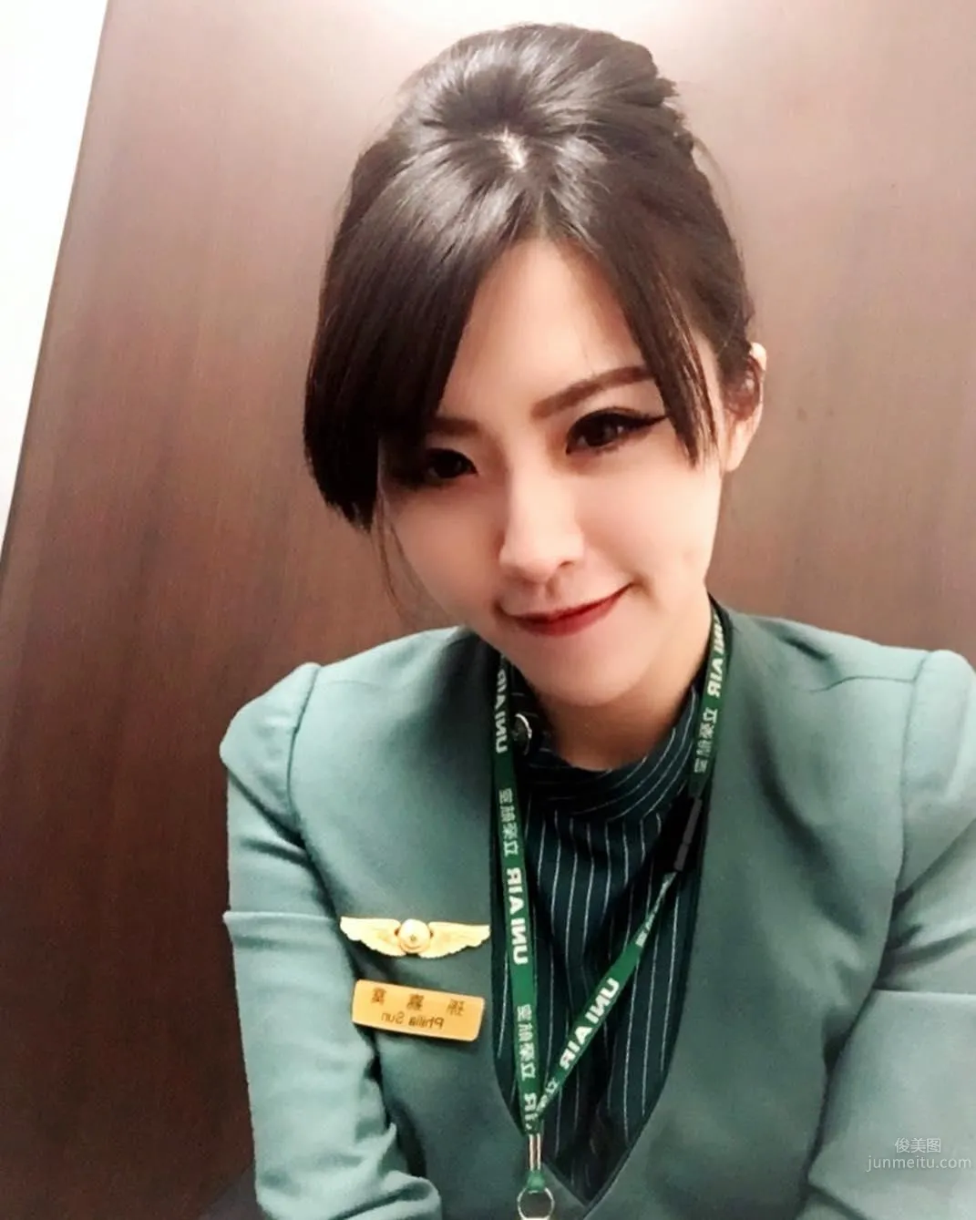 超電眼長榮空姐孫嘉霙 微笑小酒窩讓人神魂颠倒 1