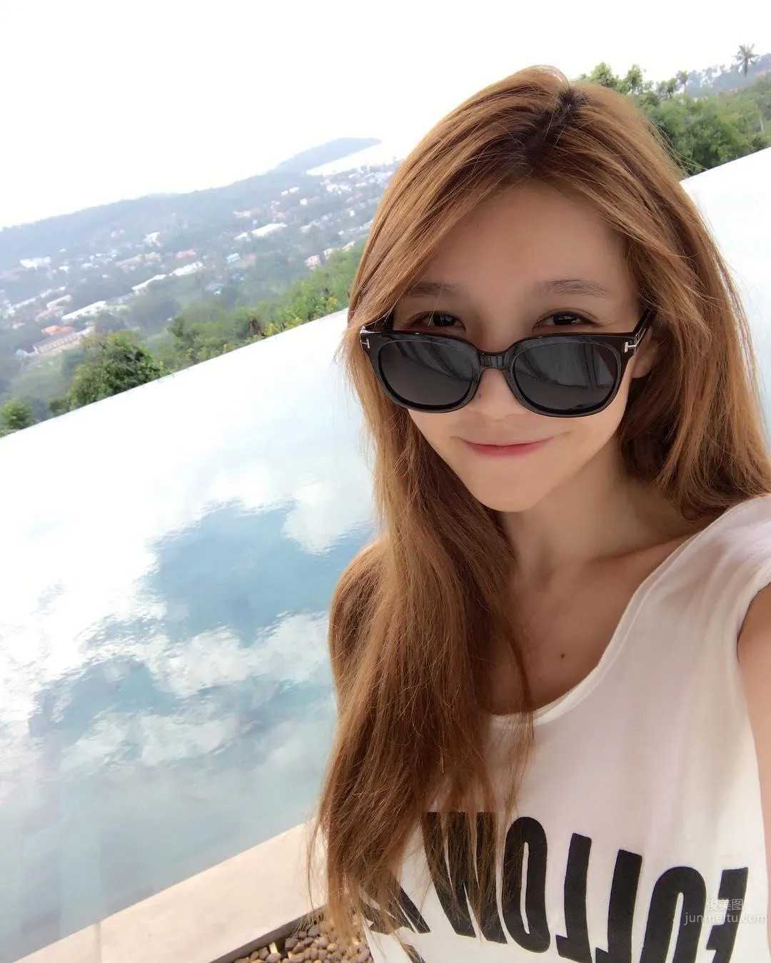 太上火！南韓賽車女郎도민서蟻腰一手掌握 9