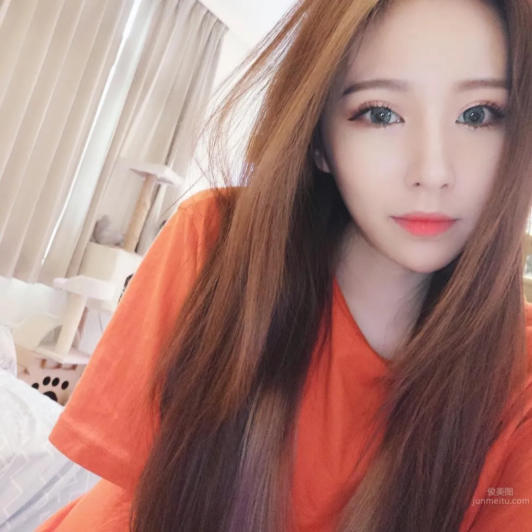 超白嫩！正妹李燕低胸上衣，完美身材自拍好養眼！ 21
