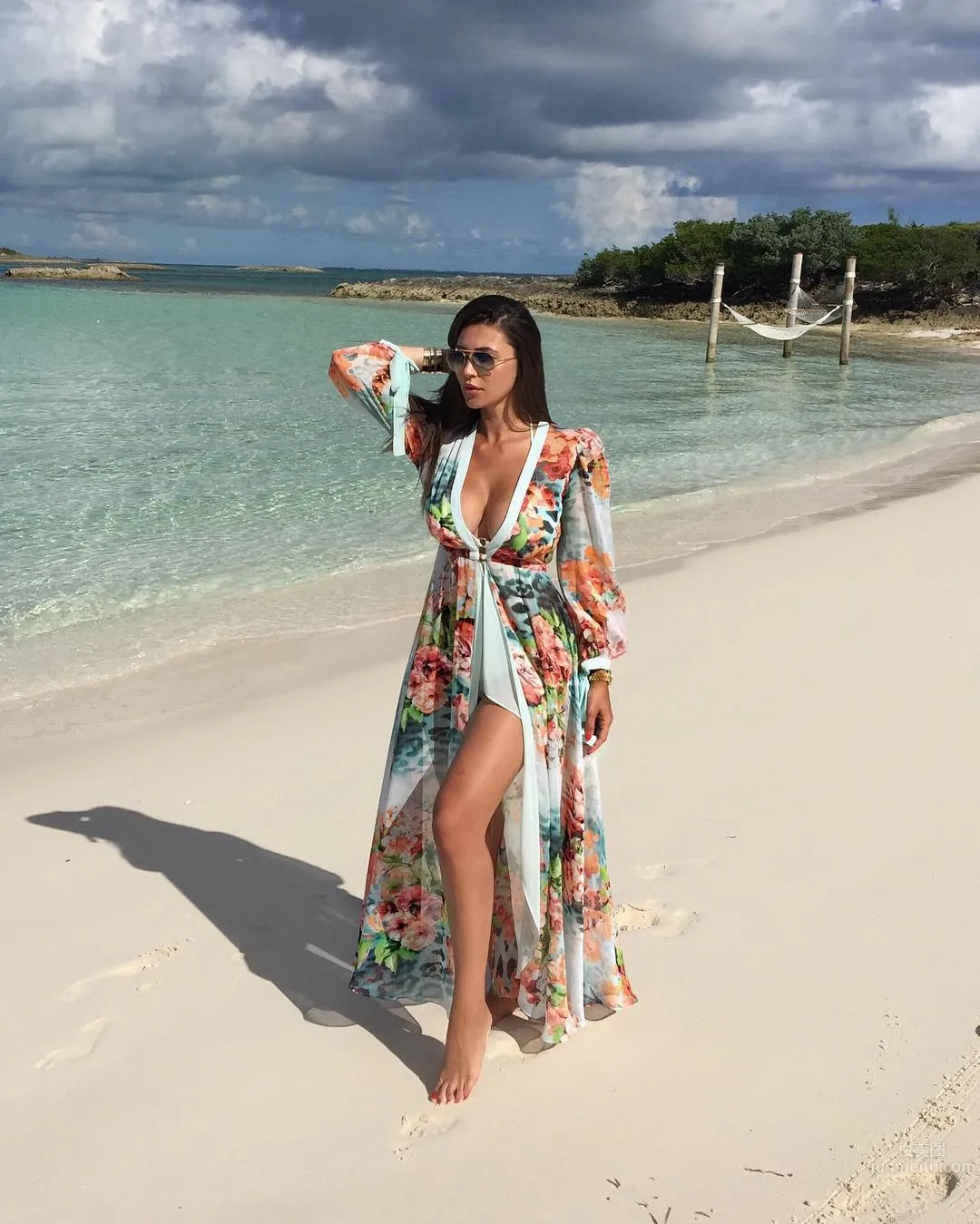 塞爾維亞模特Jenna Jenovich，巨型沙漏身材太過搶眼 38