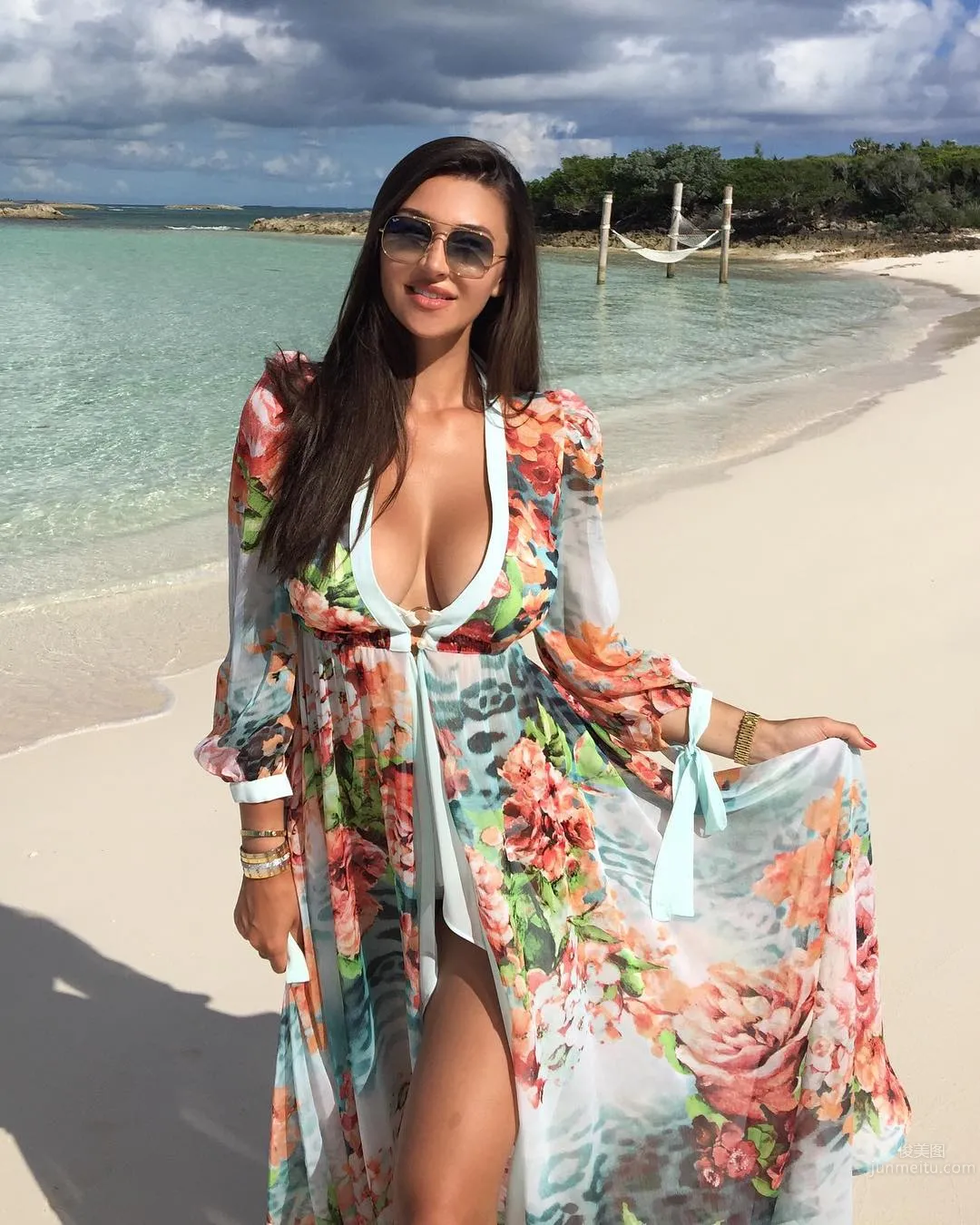 塞爾維亞模特Jenna Jenovich，巨型沙漏身材太過搶眼 37