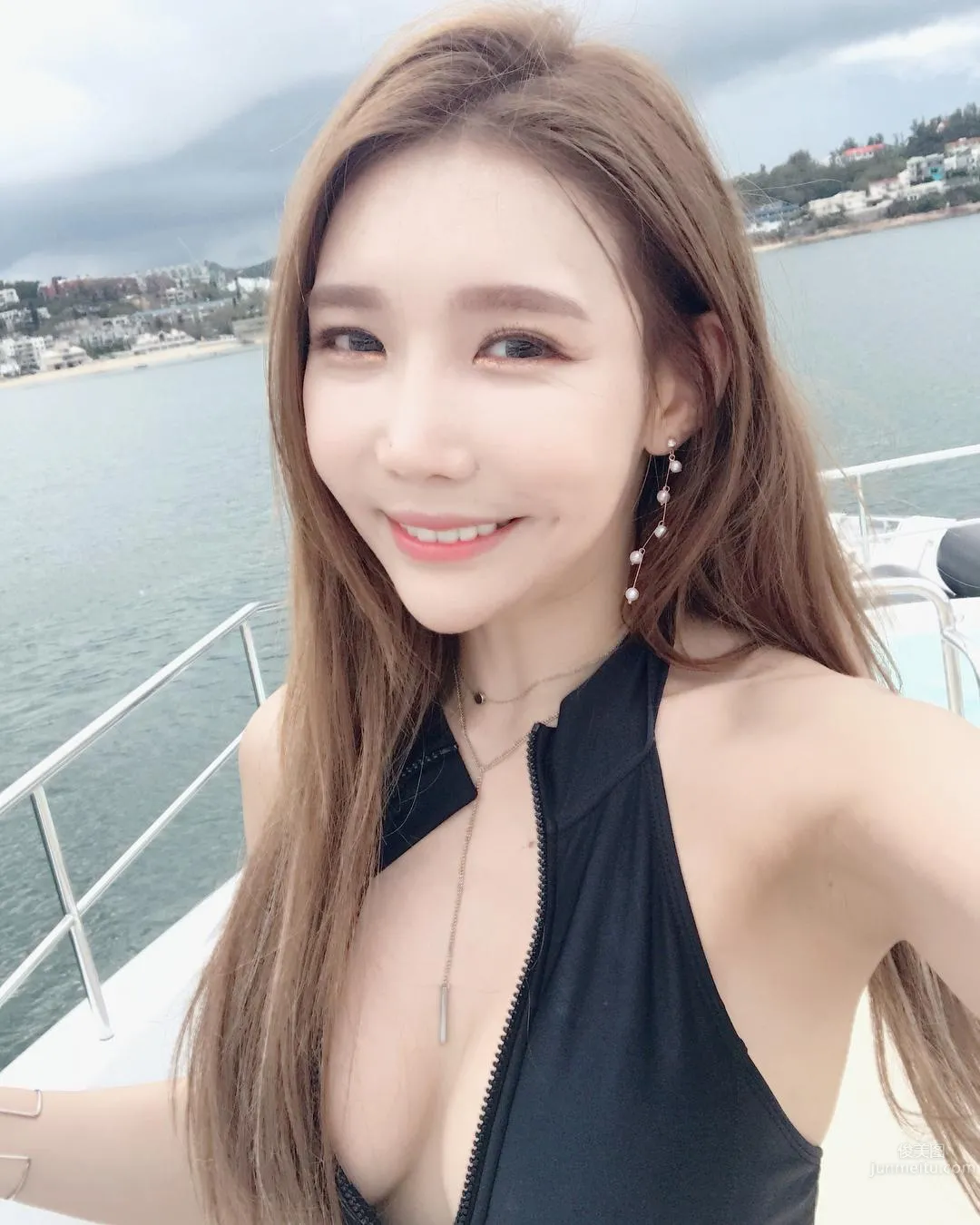 太上火！南韓賽車女郎도민서蟻腰一手掌握 23