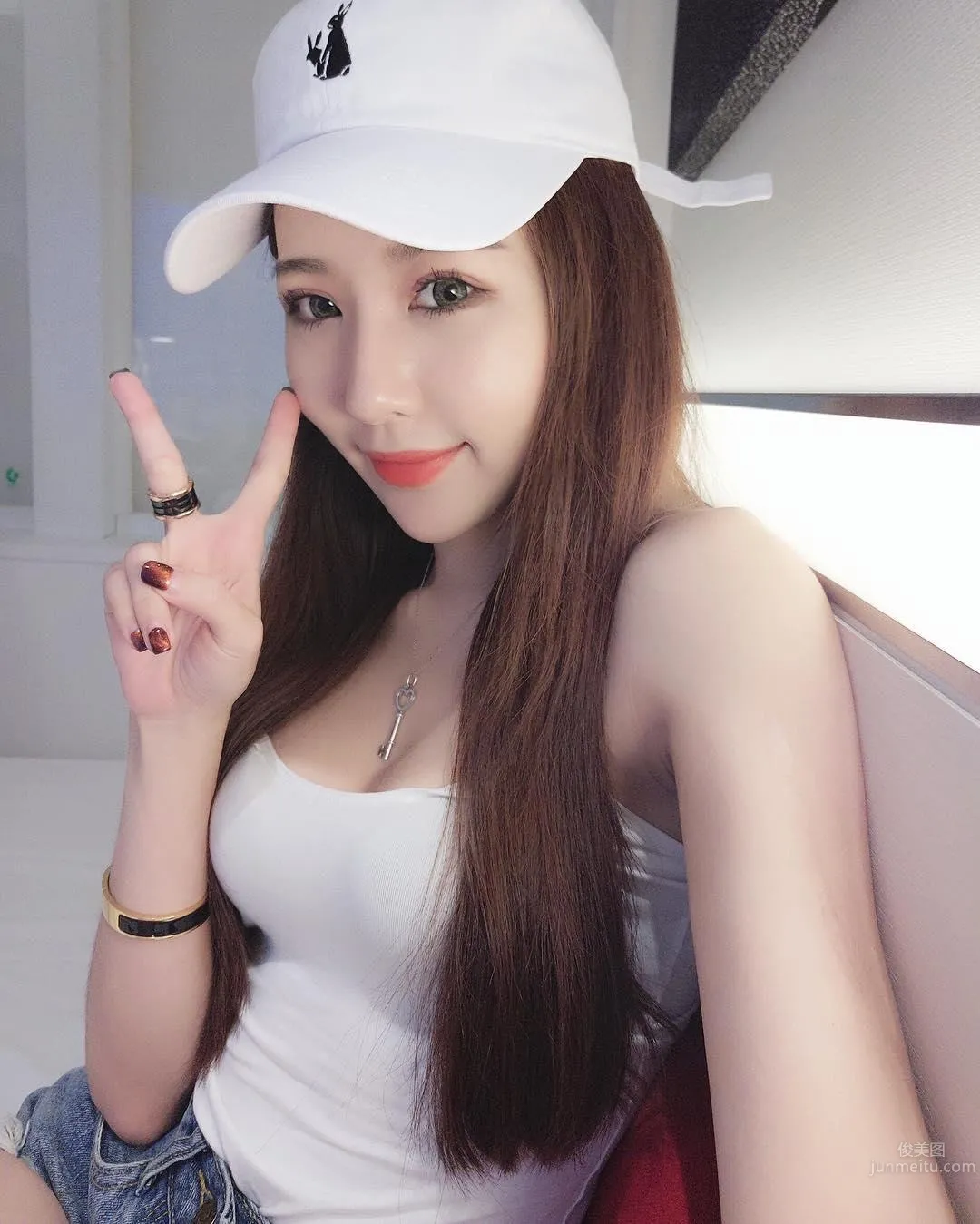 超白嫩！正妹李燕低胸上衣，完美身材自拍好養眼！ 13