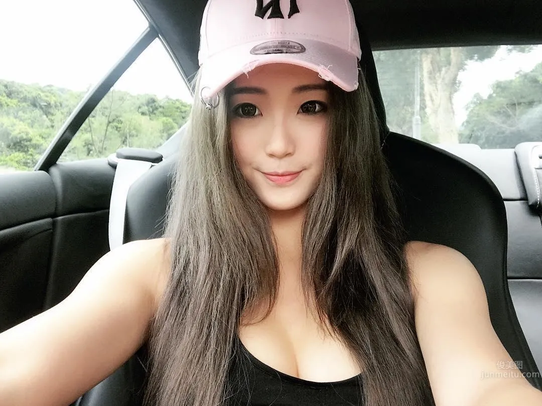 「女神級正妹」！輕輕回眸不經意畫面讓所有人都凍結啦！ 16
