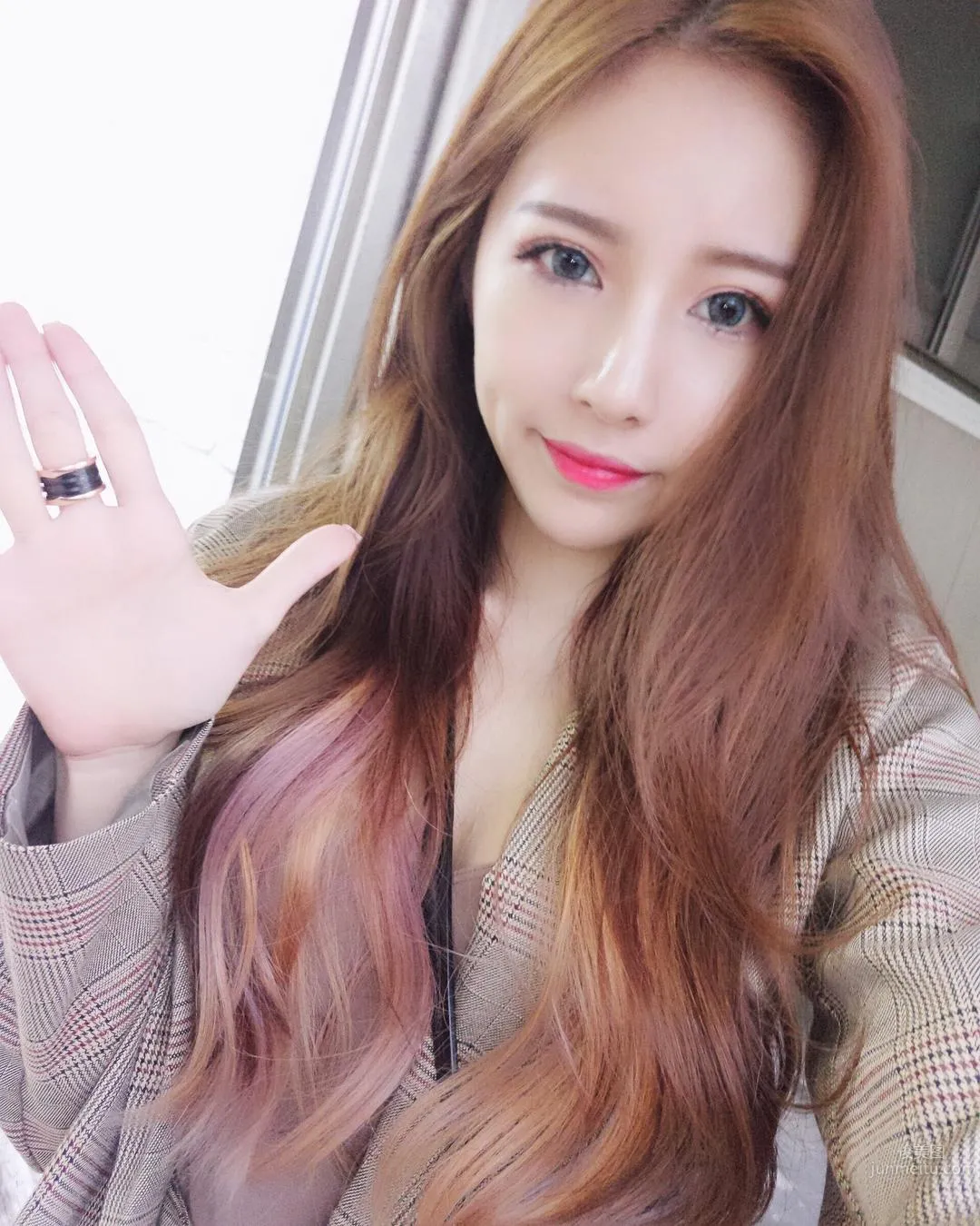超白嫩！正妹李燕低胸上衣，完美身材自拍好養眼！ 19