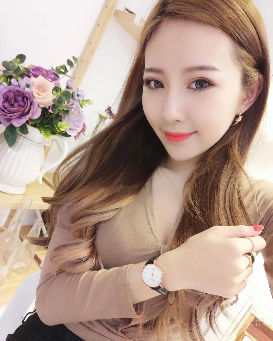 超白嫩！正妹李燕低胸上衣，完美身材自拍好養眼！ 23