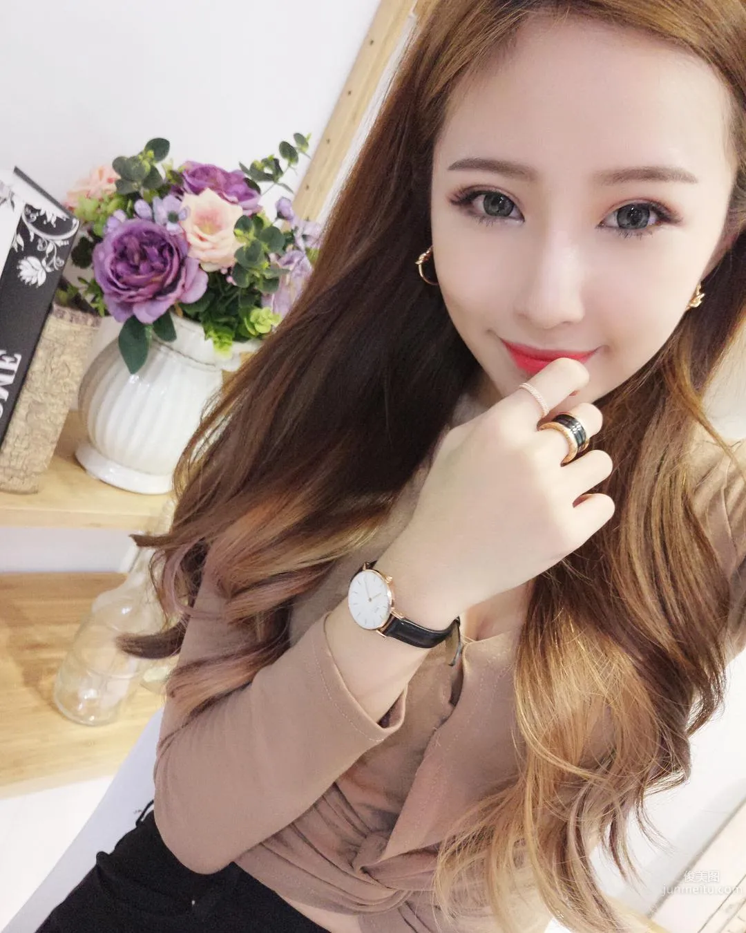 超白嫩！正妹李燕低胸上衣，完美身材自拍好養眼！ 22