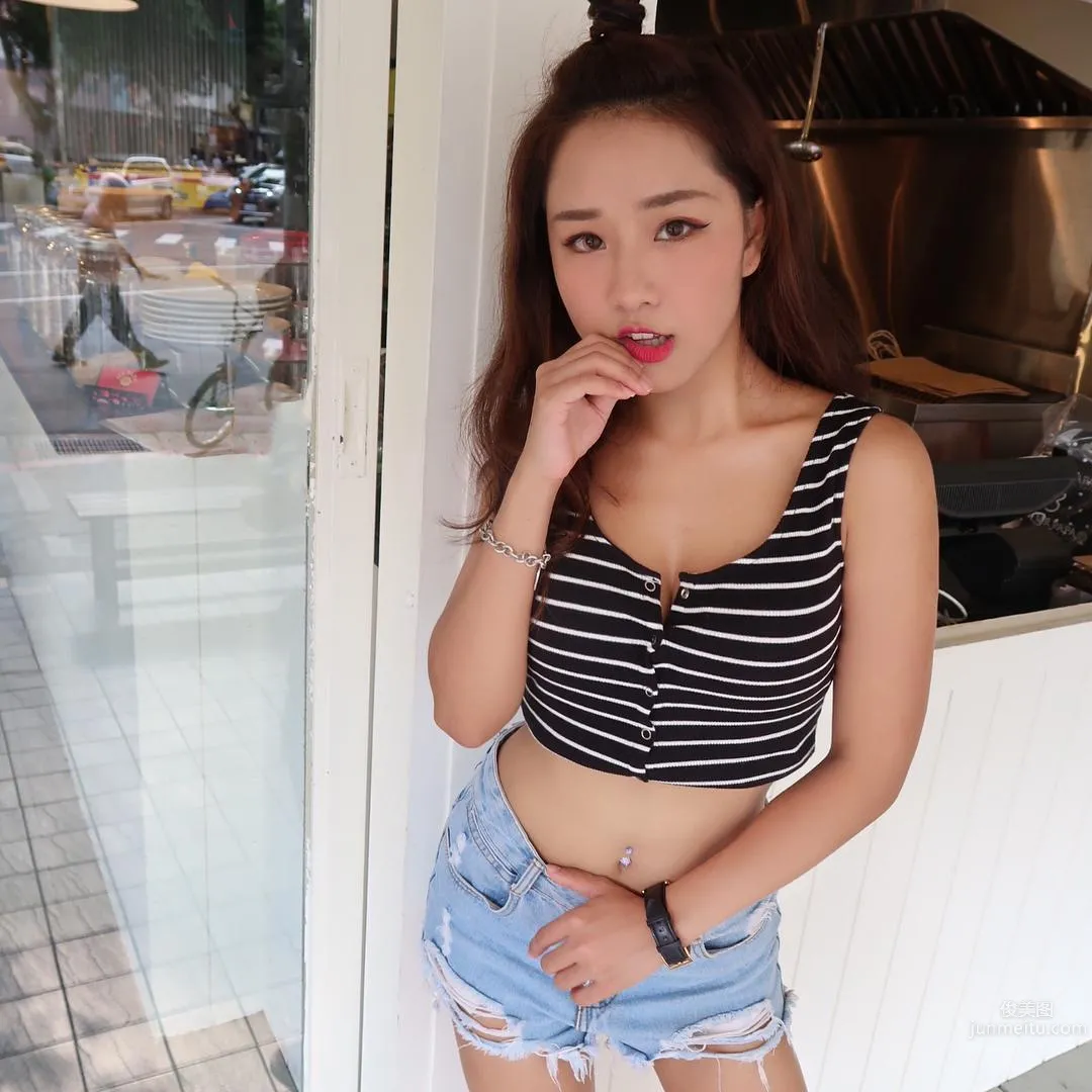 華航空姐正妹Kiona 泳裝解放兇悍身材 18