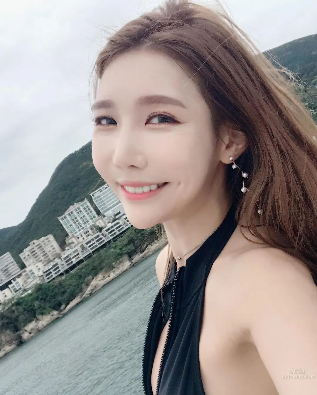 太上火！南韓賽車女郎도민서蟻腰一手掌握 25