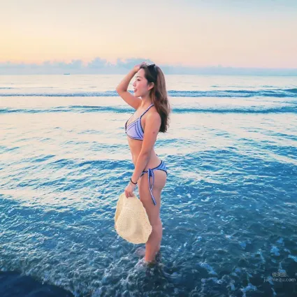 華航空姐正妹Kiona 泳裝解放兇悍身材