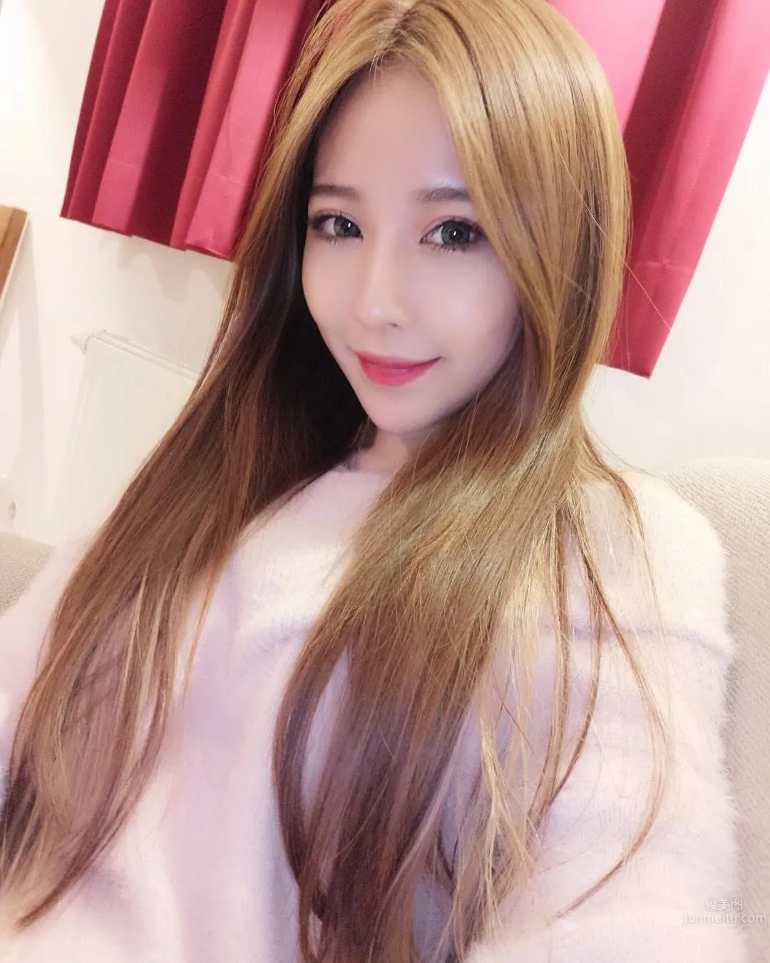 超白嫩！正妹李燕低胸上衣，完美身材自拍好養眼！ 30
