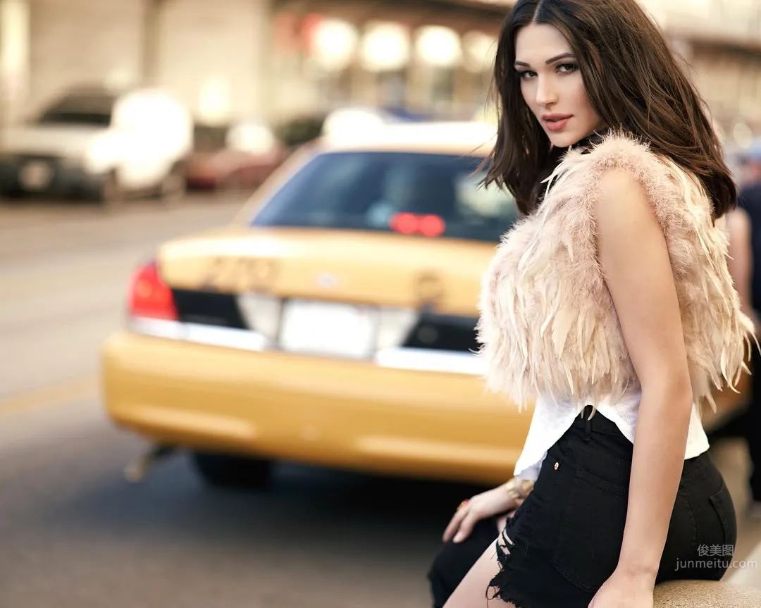 塞尔维亚模特Jenna Jenovich，巨型沙漏身材太过抢眼_0