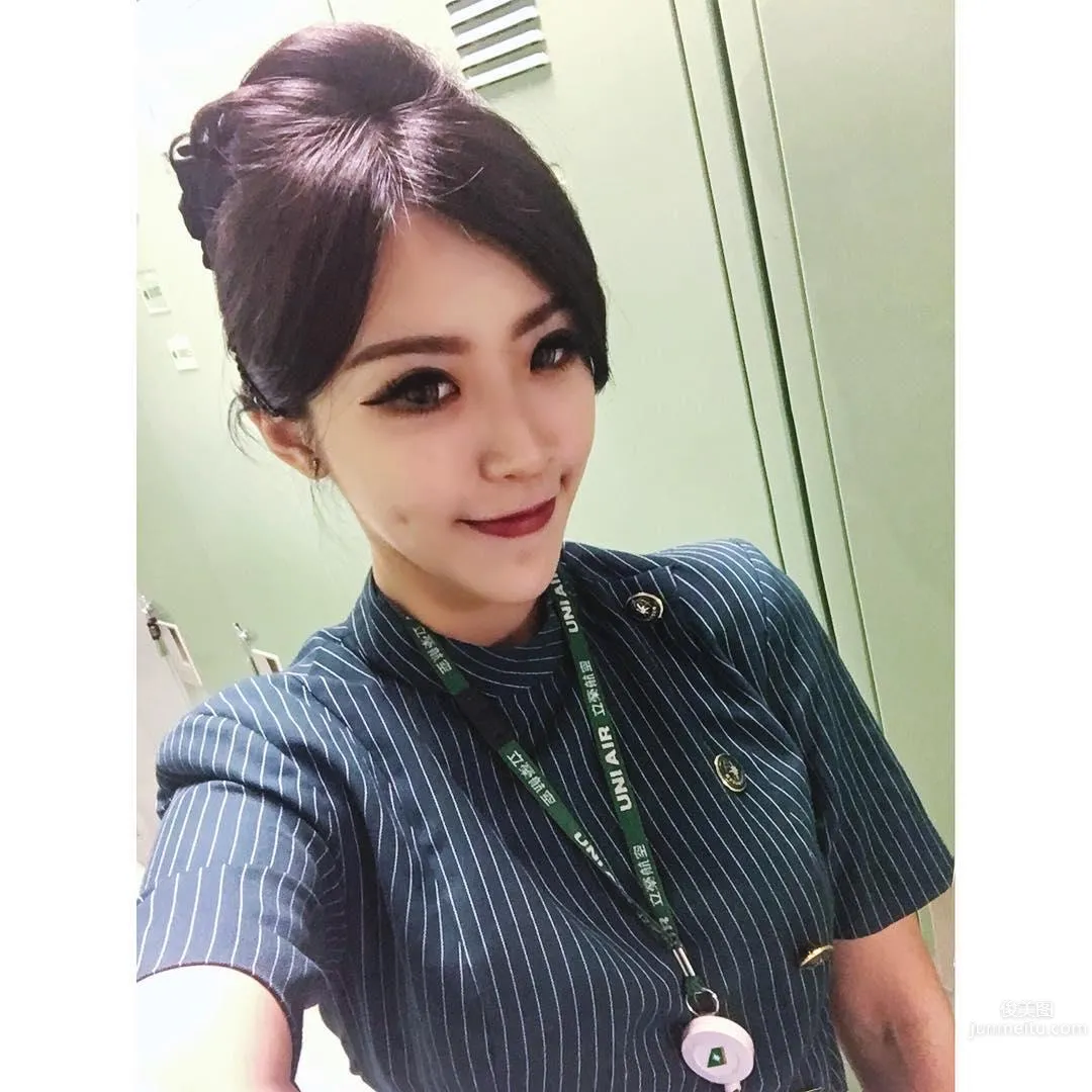 超電眼長榮空姐孫嘉霙 微笑小酒窩讓人神魂颠倒 7