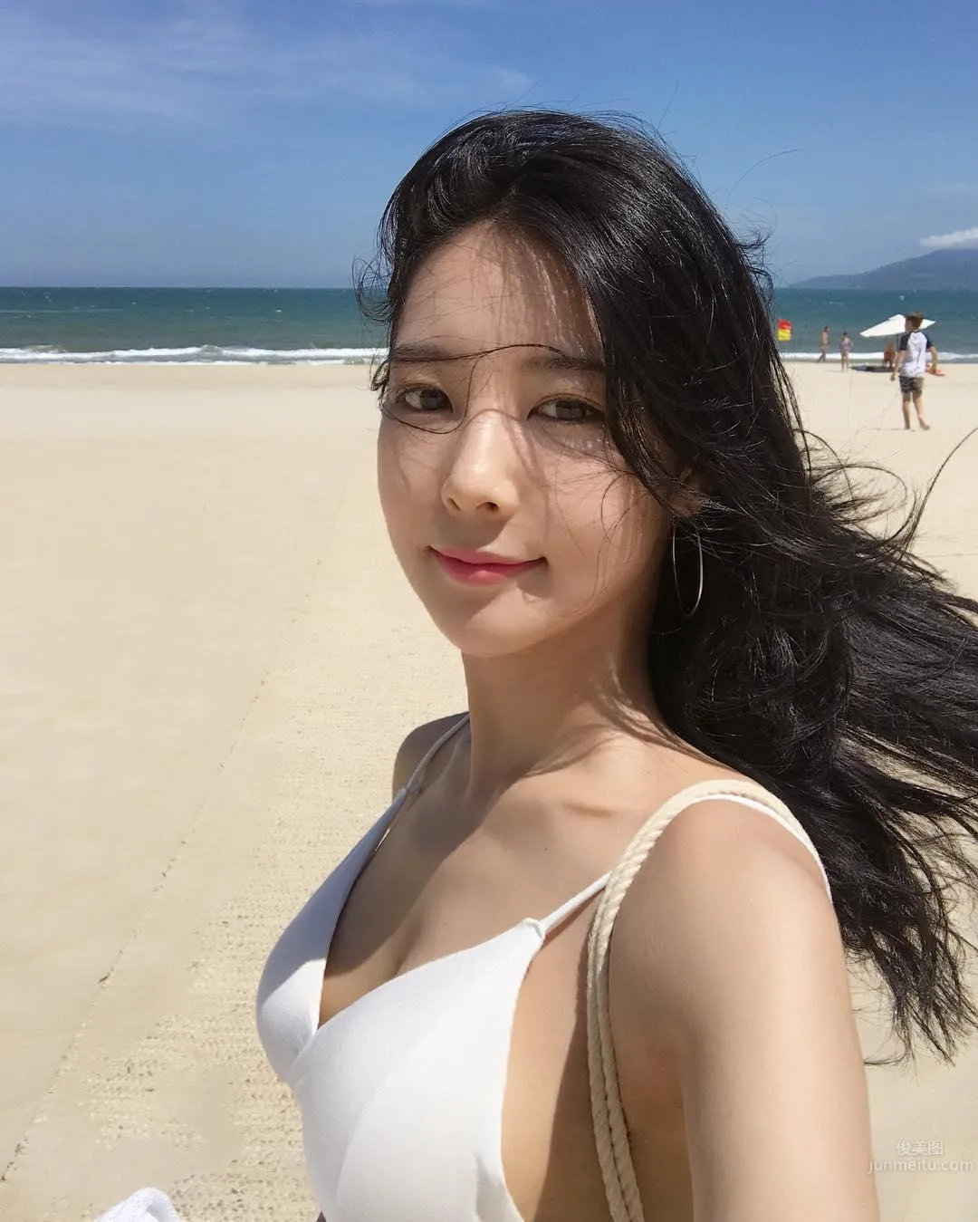 超完美花藝老師身材太好！海邊大曬比基尼讓網友激動 25