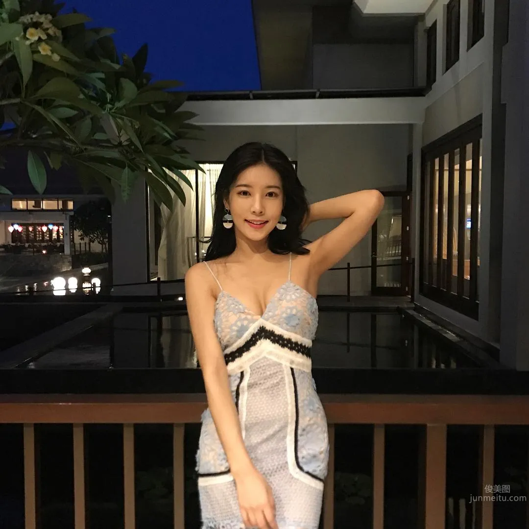 超完美花藝老師身材太好！海邊大曬比基尼讓網友激動 21